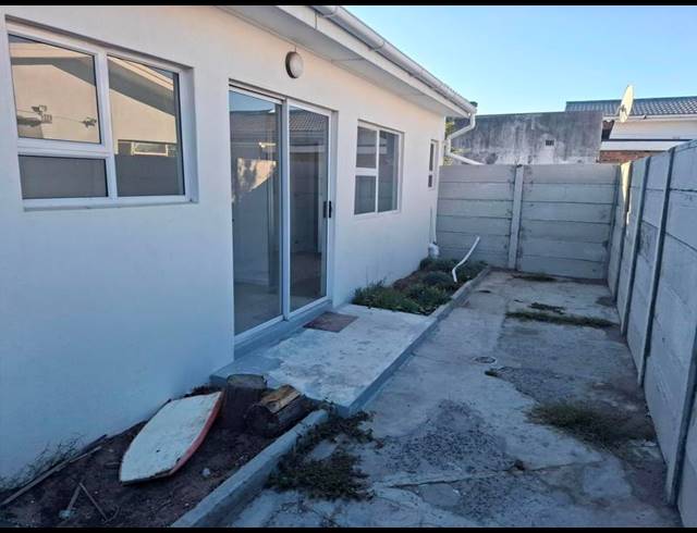 1 BEDROOM PROPERTY TO RENT IN GOODWOOD CENTRAL